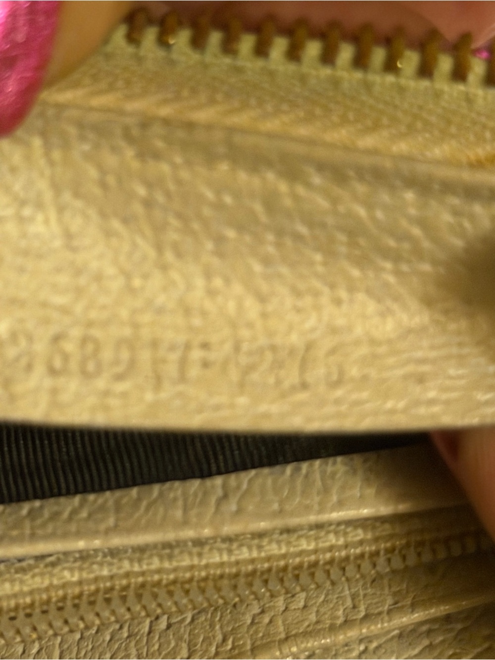 Gucci Tan Monogram Canvas - Picture 4 of 9